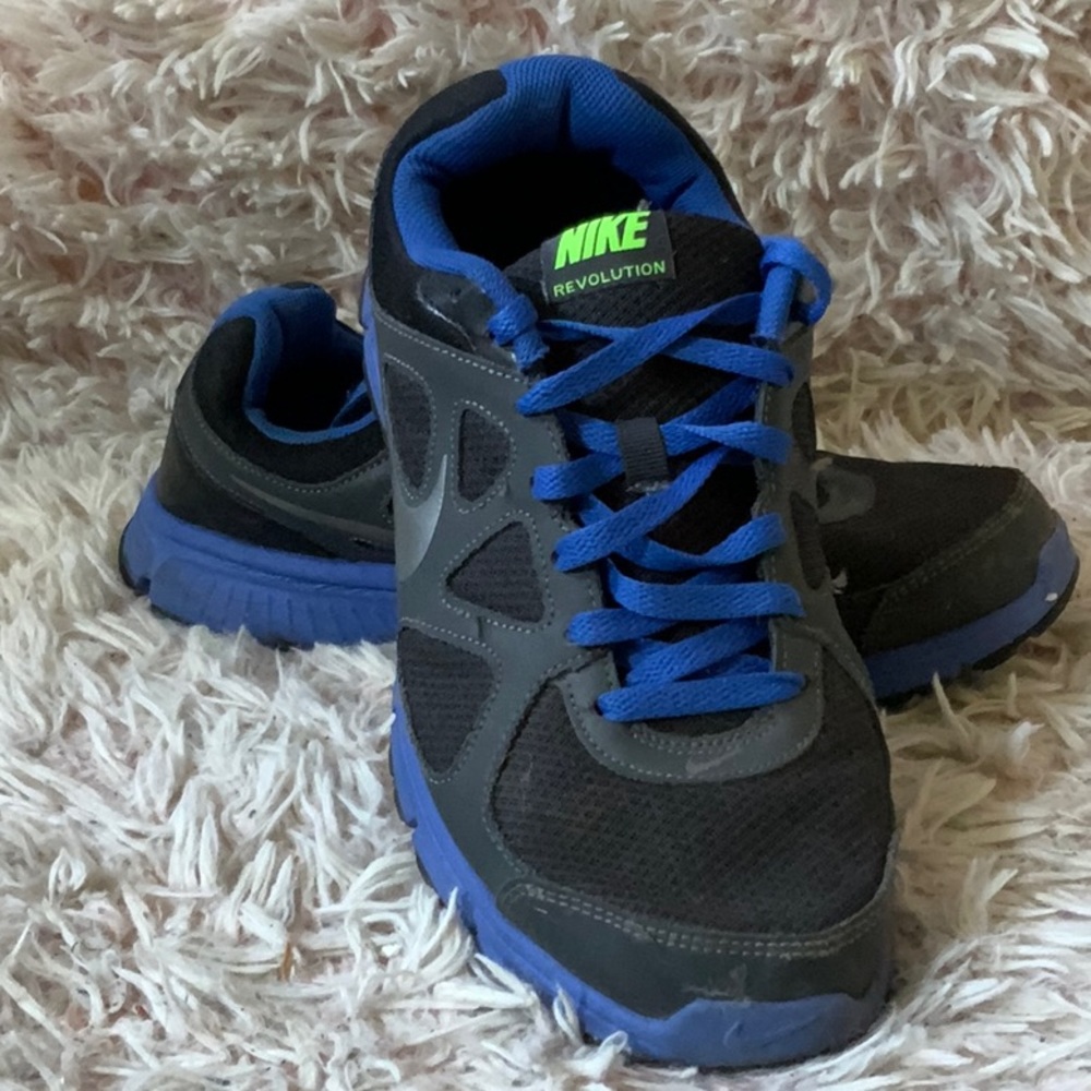 Men’s black and blue ‘Nike Revolution’